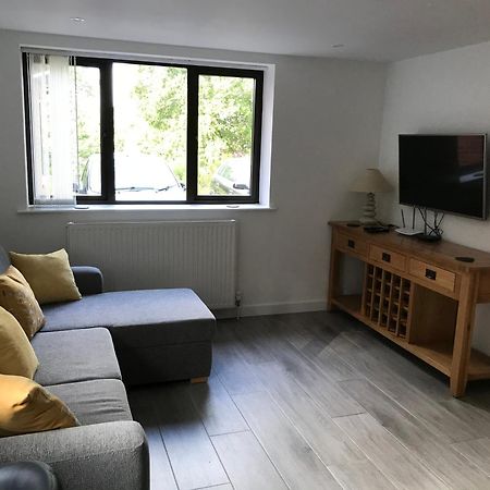 1 Bedroom Self Contained Separate Annexe In Exeter Ide Exteriör bild