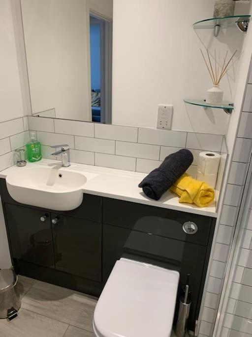 1 Bedroom Self Contained Separate Annexe In Exeter Ide Exteriör bild