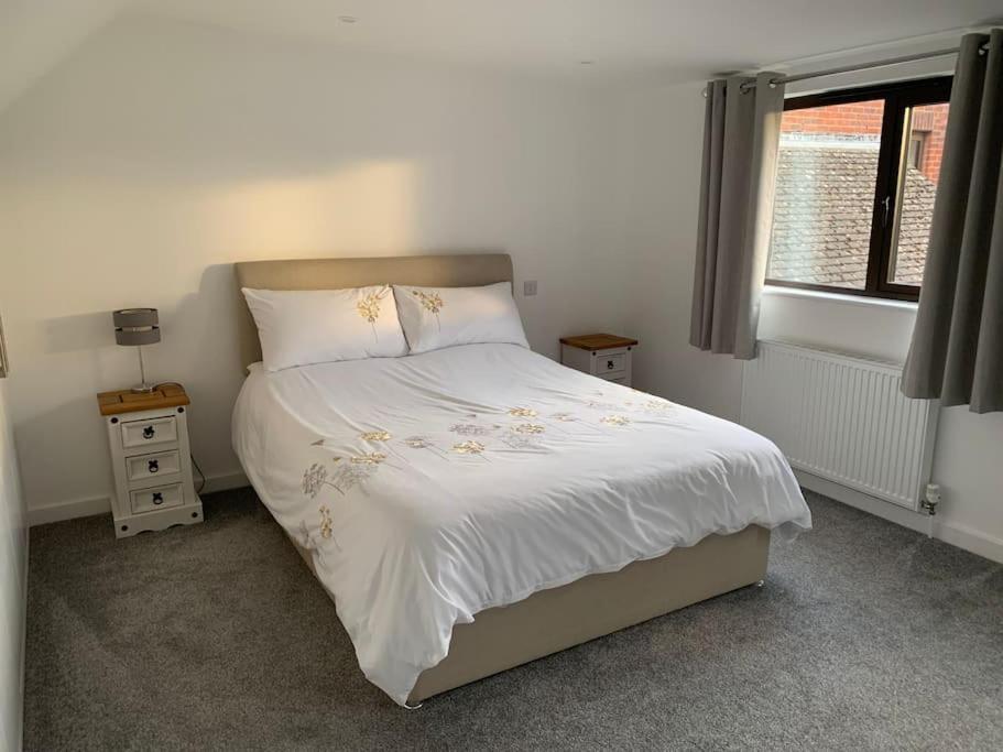 1 Bedroom Self Contained Separate Annexe In Exeter Ide Exteriör bild