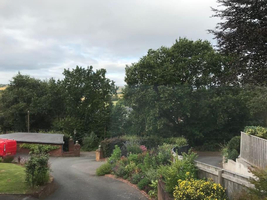 1 Bedroom Self Contained Separate Annexe In Exeter Ide Exteriör bild