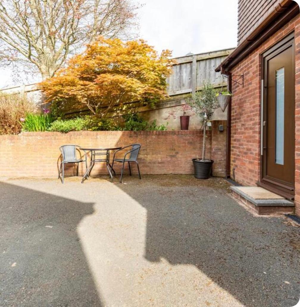 1 Bedroom Self Contained Separate Annexe In Exeter Ide Exteriör bild